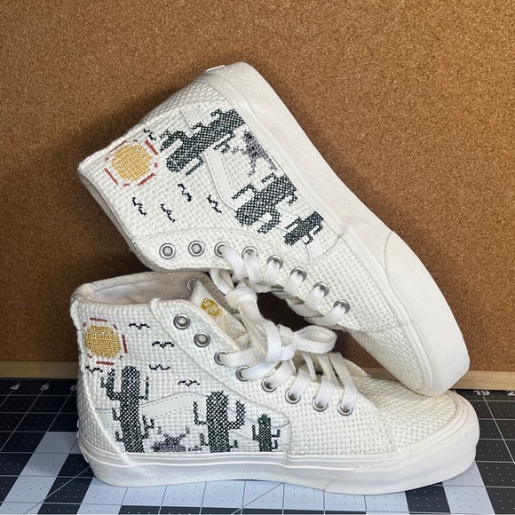 Vans
Sk8-hi
Vr3 cush
Desert embroidered
NWOT - Picture 5 of 12